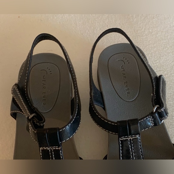 WEAR EVER AMOR BLACK SLIP ON SHOES - SZ 7M - Picture 2 of 6